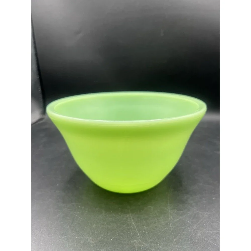 Vintage McKee Jadite Uranium Glass 4 Cup Mixing Bowl MCK UV Reactive 7”